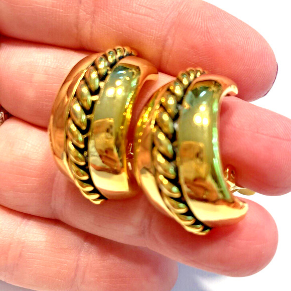 Vintage Clip On Earrings Chunky Goldtone Rope Textured Faux Hoop Boss Lady Y2K - Picture 3 of 7